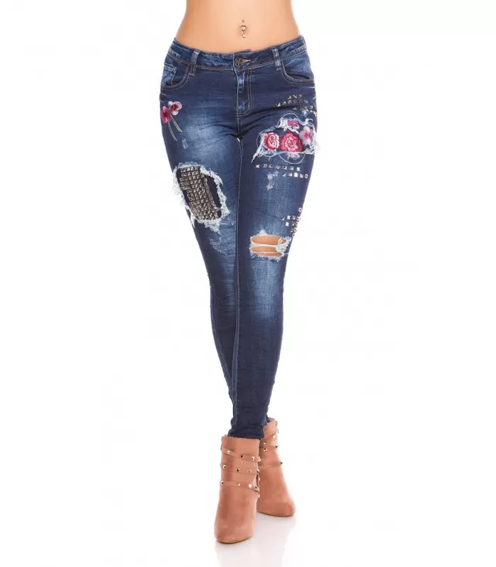 Siniset revityt niittikoristeiset farkut ruusuilla