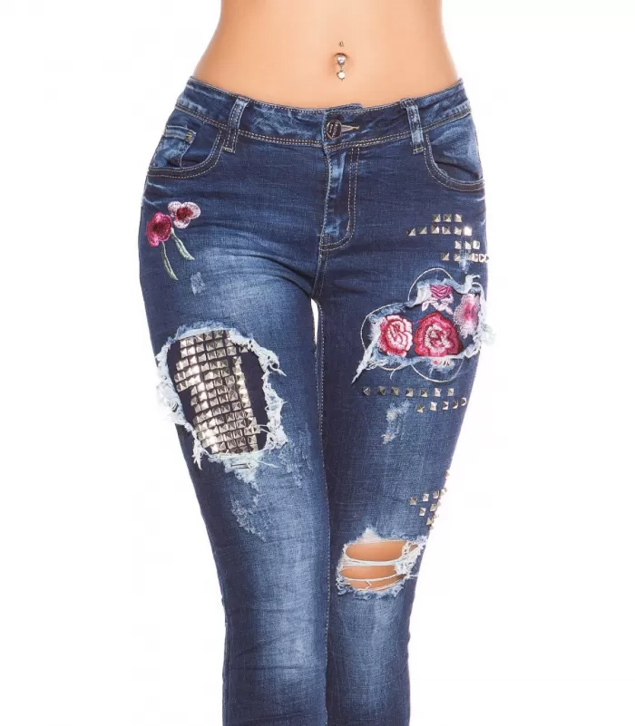 Siniset revityt niittikoristeiset farkut ruusuilla