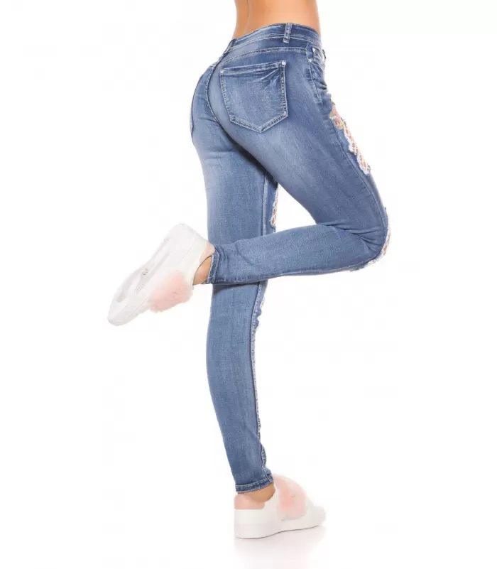 Siniset verkkokoristeiset kukkakirjaillut farkut