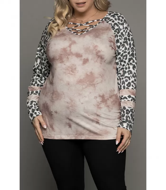 Solmuvärjätty leopardikuvioinen paita ristikoilla (plus size) [LÖYTÖ]