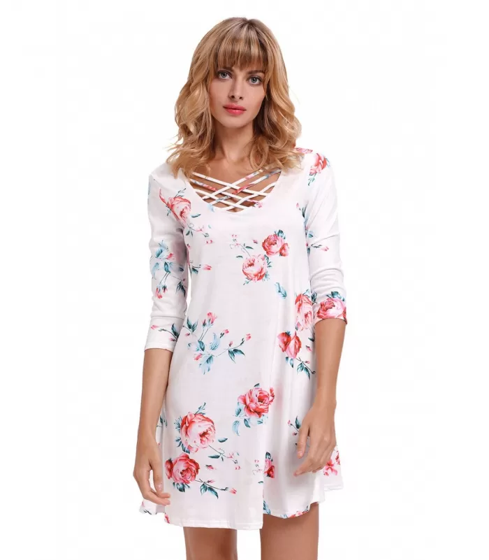 Valkoinen kukkakuvioinen ristikkokoristeinen mekko