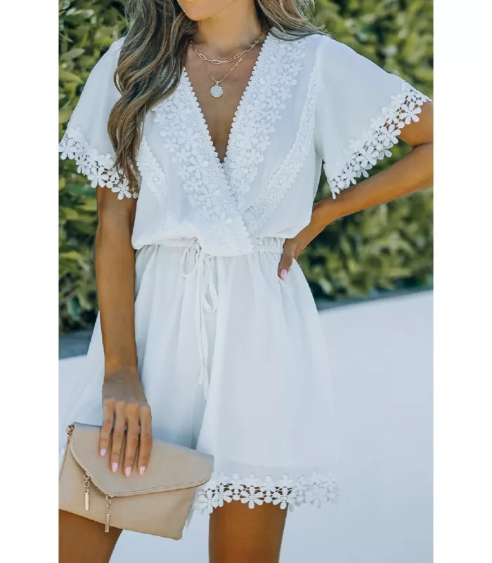 Valkoinen kukkapitsikirjailtu v-playsuit [TAMMIALE -20%]