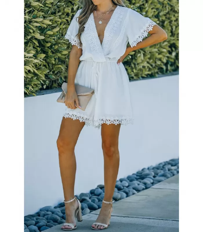 Valkoinen kukkapitsikirjailtu v-playsuit [TAMMIALE -20%]