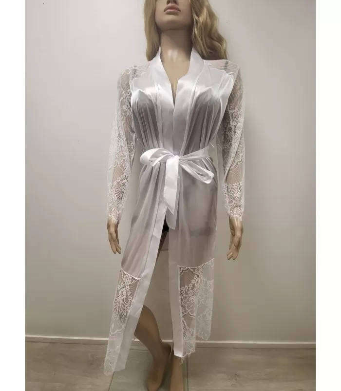 Valkoinen pitkä aamutakki pitsillä