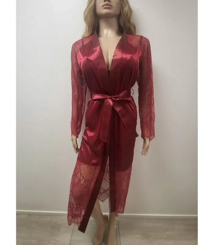 Viininpunainen pitkä aamutakki pitsillä