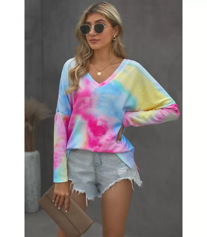 Värikäs solmuvärjätty v-neule