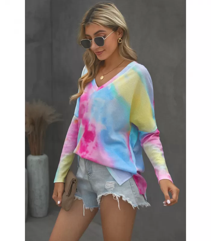 Värikäs solmuvärjätty v-neule