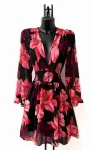 Elle_Style_Juliette_mustapunainen_kukkakuvioinen_mekko_helminapeillaGL_8944_ORCHCRL.jpg