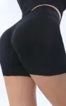 Mustat_lyhyet_treenishortsit_peppusaumallaLC265120_2.jpg