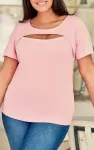 Vaaleanpunainen_lyhythihainen_t_paita_kurkistusaukolla_plus_sizePL252090_10_2XL.jpg