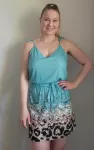 Vihre_kesmekko_leohelmalla_ja_paljettikuvioinnillaLC6115970_9.jpg
